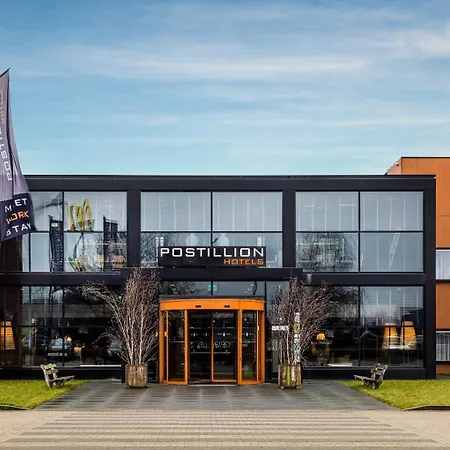 Postillion Hotel Deventer-3